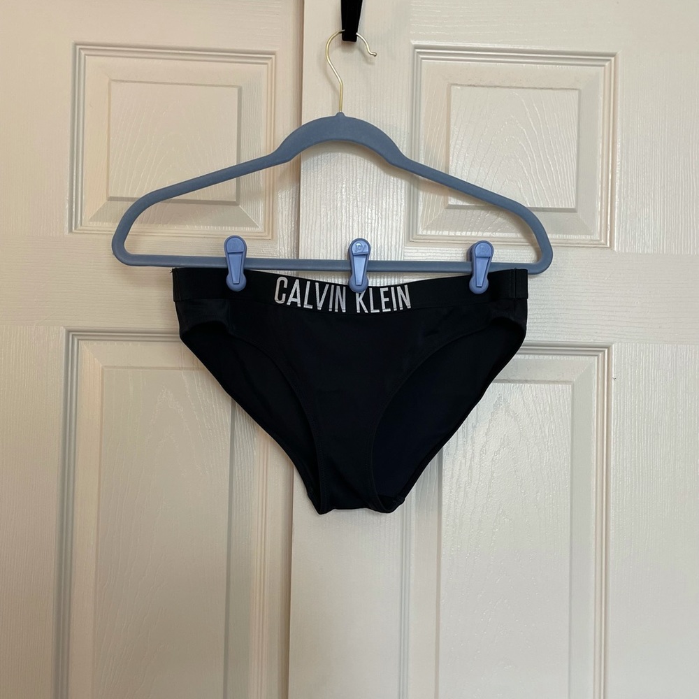 Black full coverage bikini bottoms